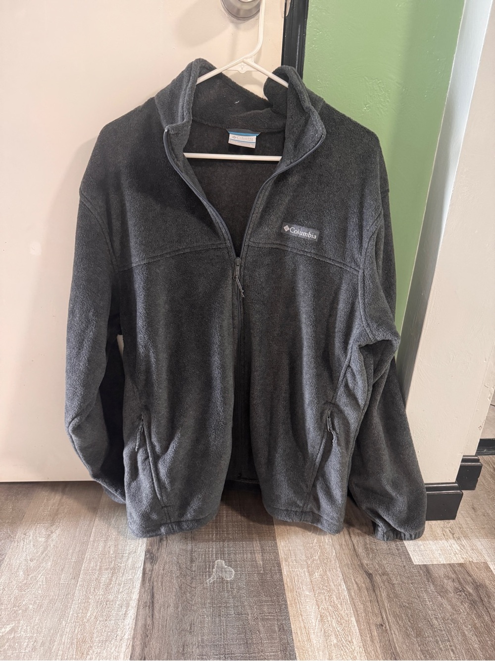Men’s Columbia Dark Gray Fleece full zip up size large